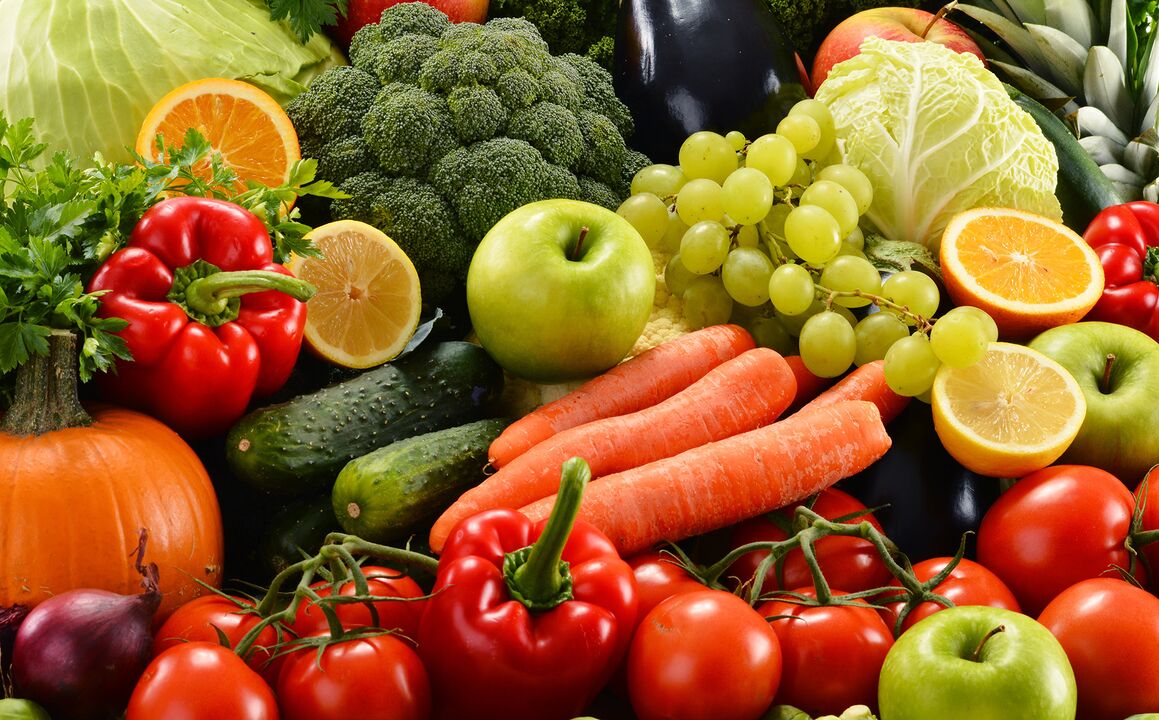 En cas d'exacerbation de la cystite, le menu doit inclure des fruits et légumes frais.