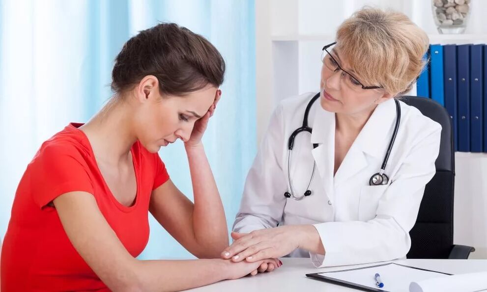 Un examen opportun par un médecin aidera à éviter le développement d'une cystite chez les femmes.